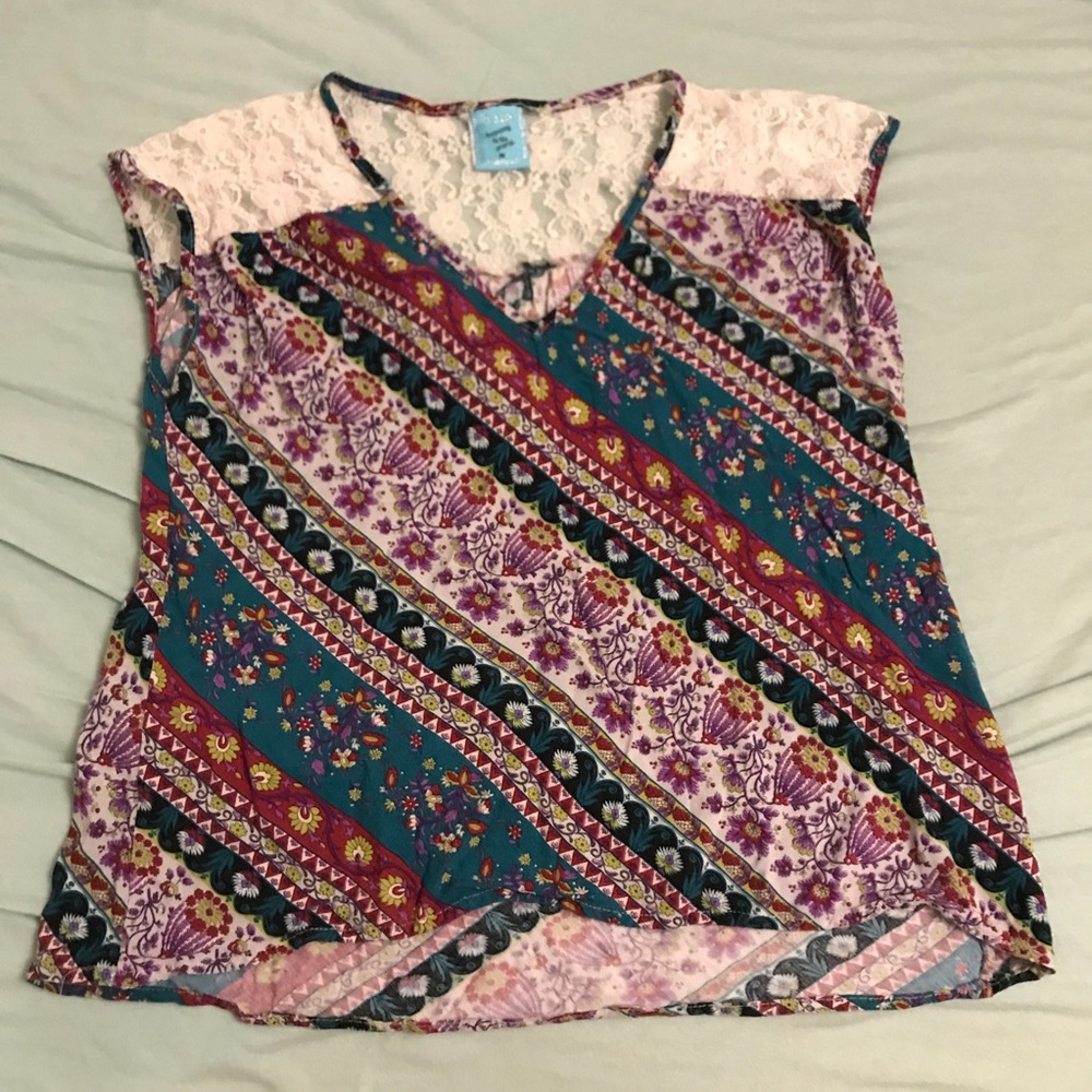 Bohemian shirt with lace detailing